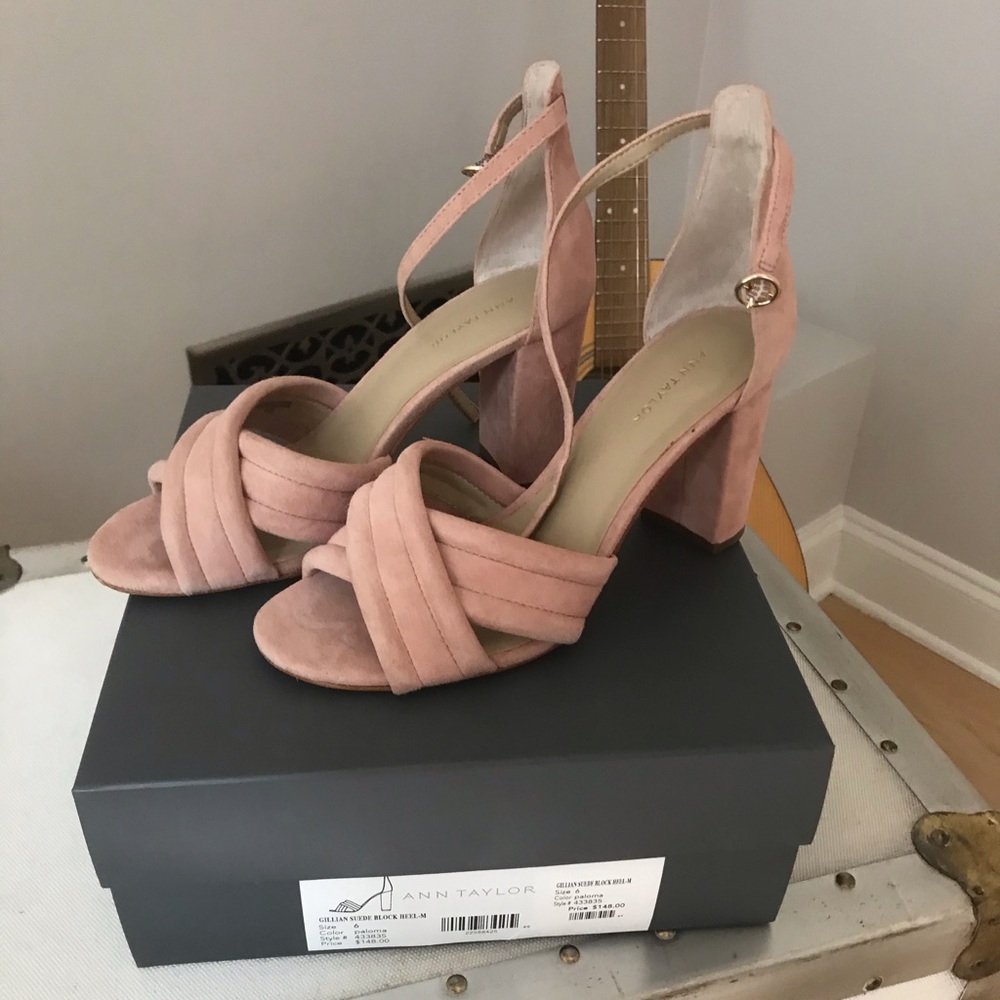Ann Taylor Block Heeled Sandal. Size 6. EUC